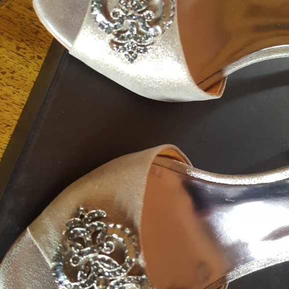 shoes - Picture 7 of 8